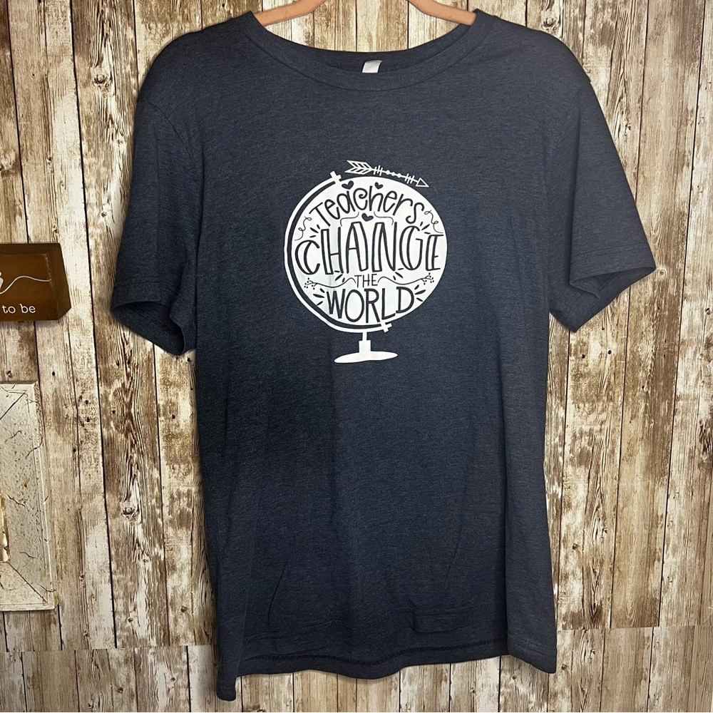 Graphic T-Shirt with Teachers Change the‎ World Globe Design size Medium